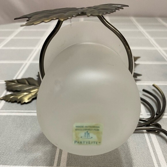 PartyLite Pair Grape Leaf Wall Sconces Candle Holder Frosted Glass Votives P7751 - Picture 2 of 9